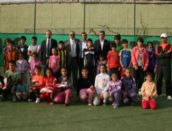 Başarılı tenisçilere ödül yağdı